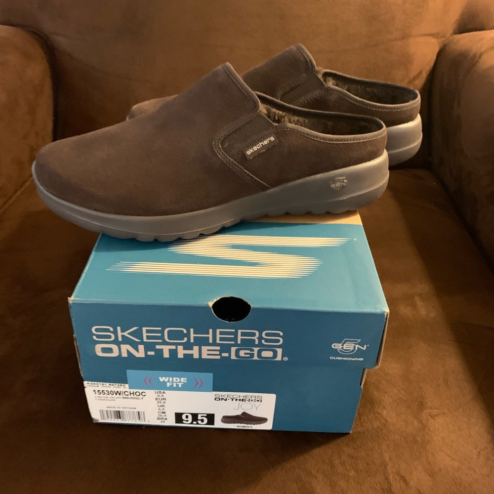 NIB: Skechers On the go -Joy Snuggly Mule/Slides - 9.5W / Chocolate